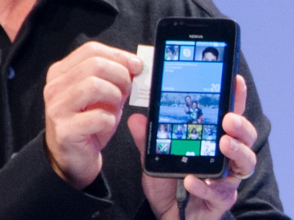 Прототип Nokia на Windows Phone 8 в подробностях