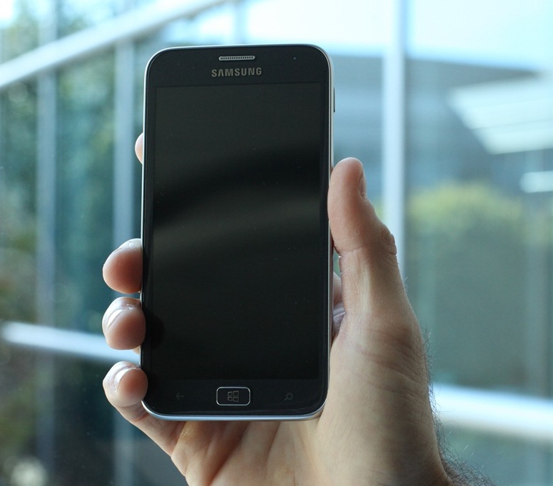 Samsung ATIV S - первый смартфон на платформе Windows Phone 8