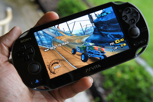 PS Vita подешевела до 9990 рублей