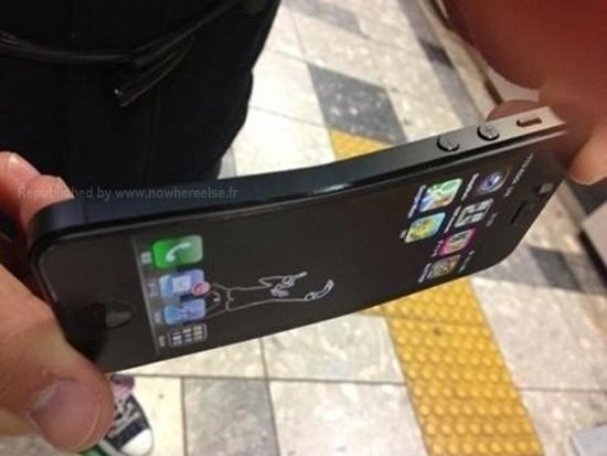 Корпус iPhone 5 легко сгибается