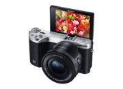 Samsung представила беззеркальную камеру NX500