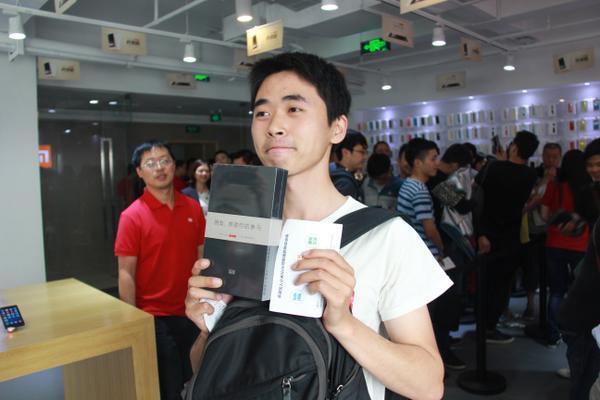 За Xiaomi Mi Note Pro и Mi 4i выстроились очереди