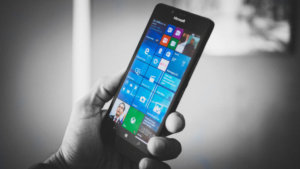 Microsoft Surface Phone заметили у руководителя Windows Insider
