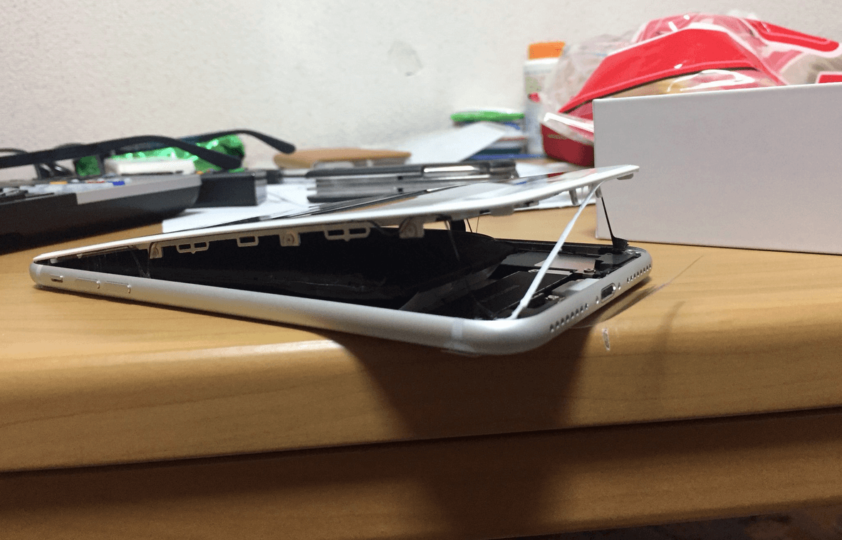 iPhone 8 Plus сломан