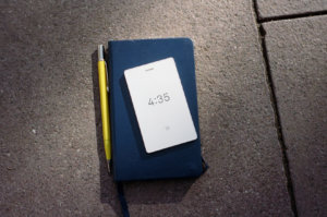 Light Phone 2: смартфон без лишних функций с E-Ink экраном