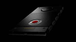 Смартфон Red Hydrogen One с голографическим дисплеем вызвал у журналистов восторг