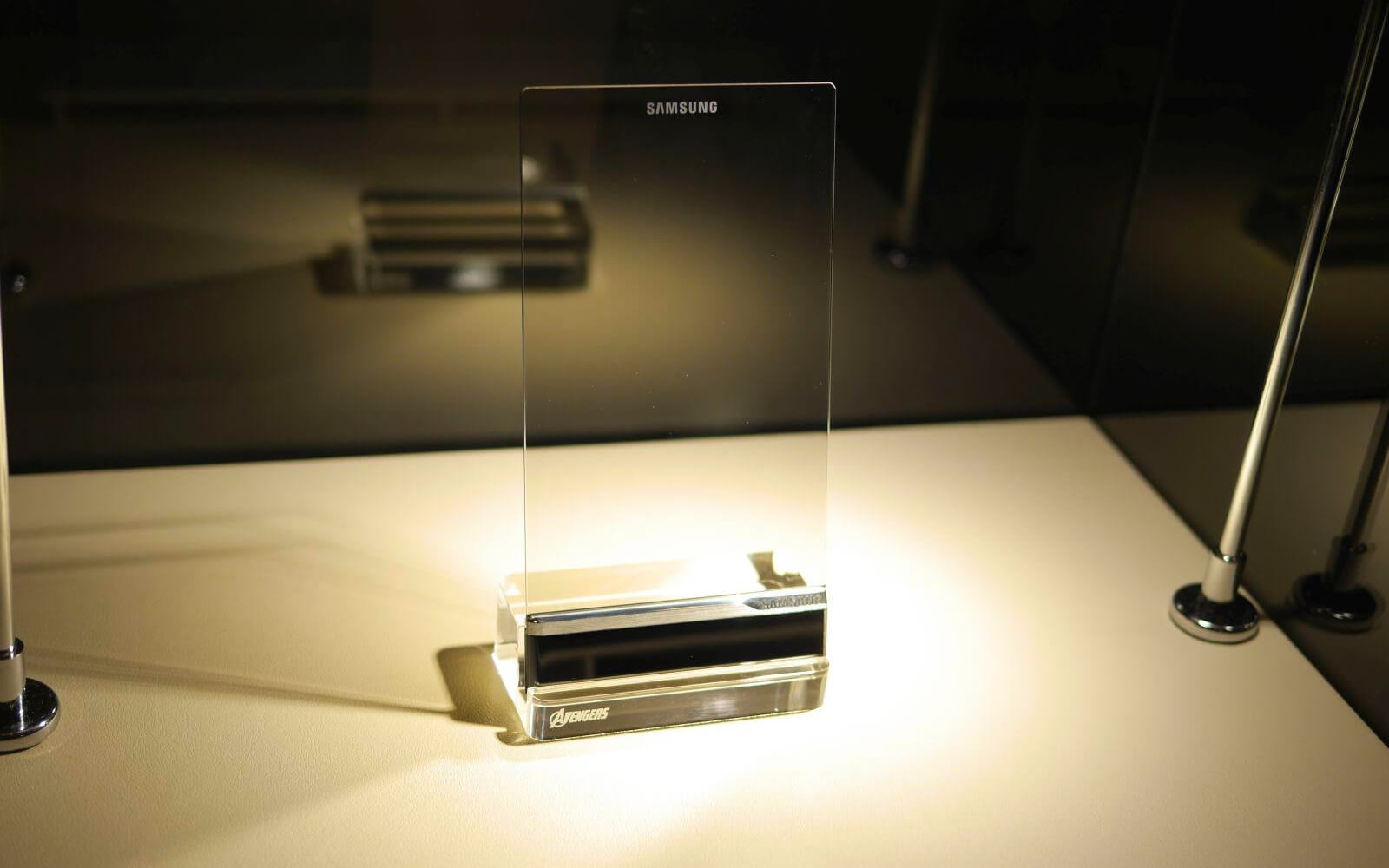 Самсунг запатентовала новые гибкие и прозрачные мобильные телефоны