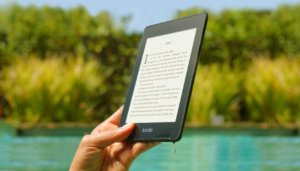 Amazon представила электронную книгу Kindle Paperwhite с влагозащитой IPX8