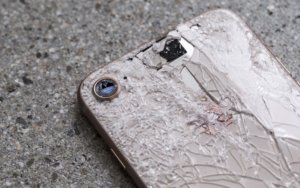 В России решат проблему бьющего стекла в смартфонах