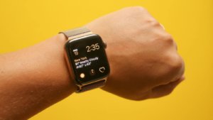 Дисплей Apple Watch Series 4 назван лучшим в мире