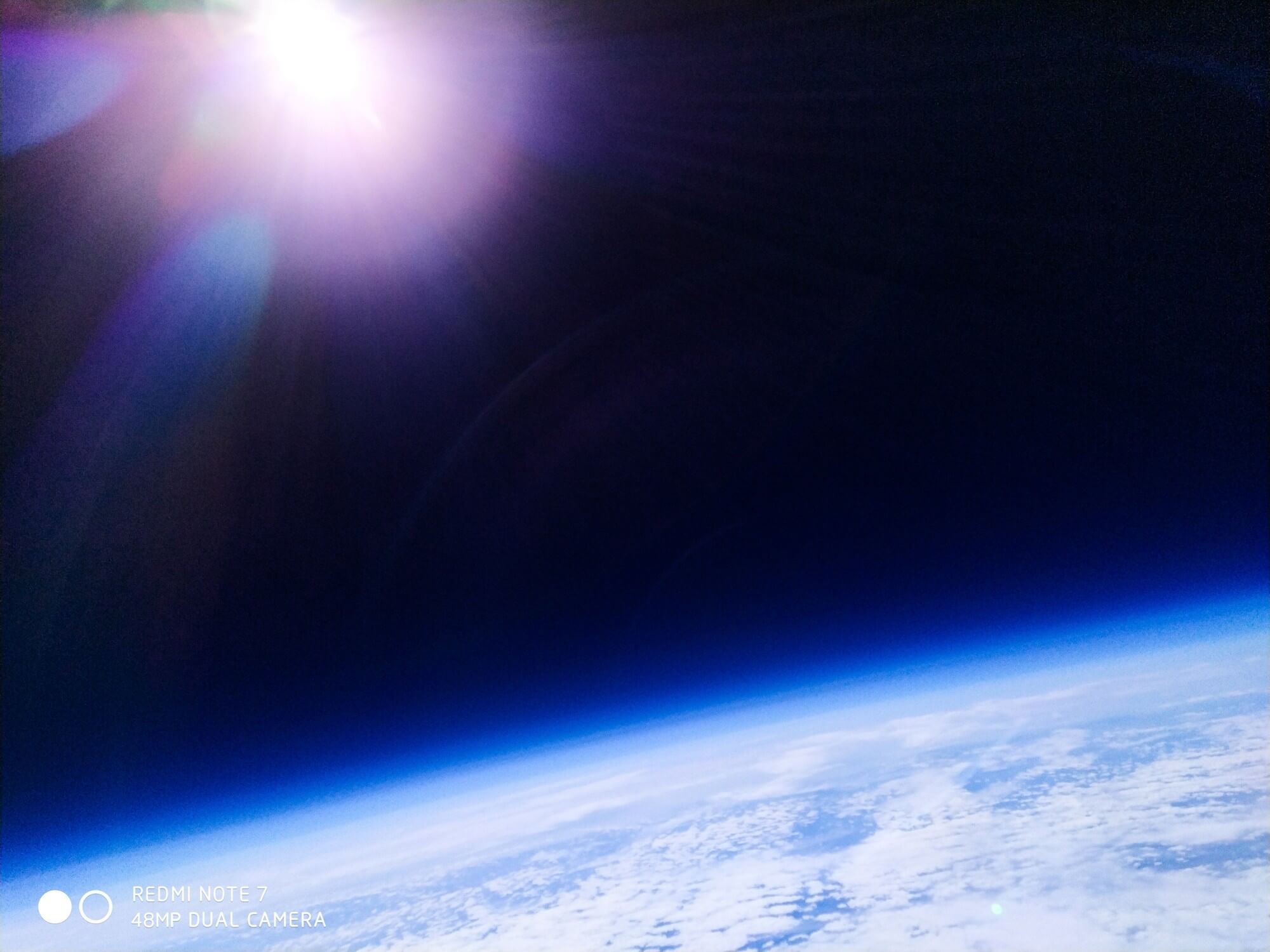 Redmi Note 7 фото в космосе