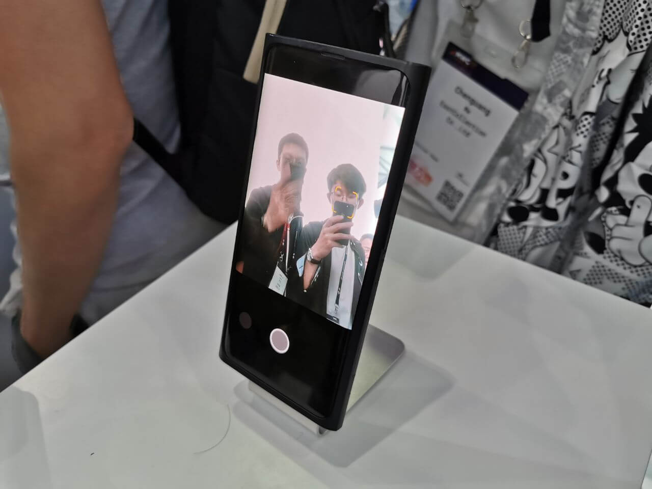OPPO показала смартфон с невидимой камерой