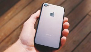 Apple представит весной две модели iPhone 9