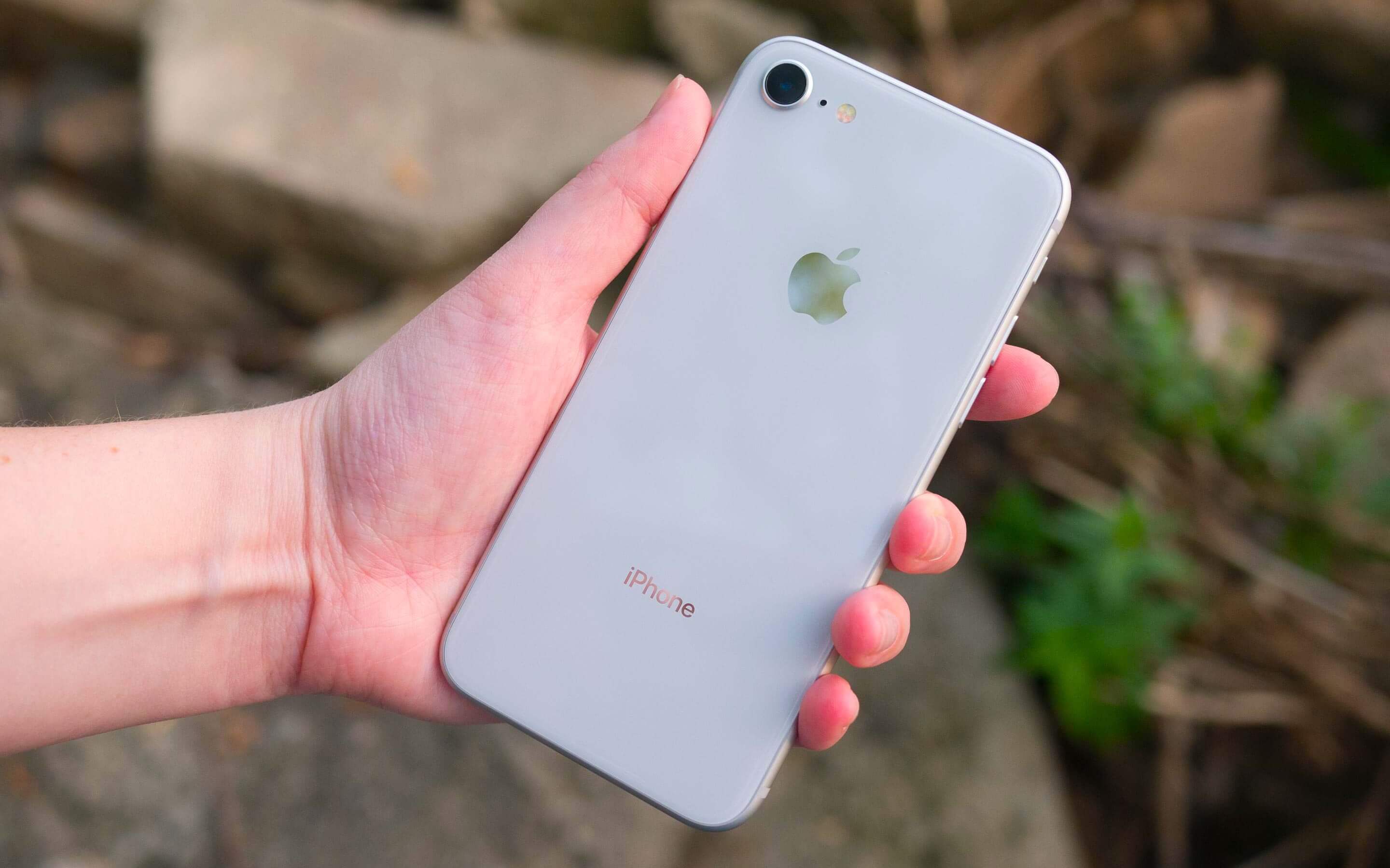 سيتم تقديم iPhone 9 في 15 أبريل - ظهر الهاتف الذكي على الموقع Apple 197