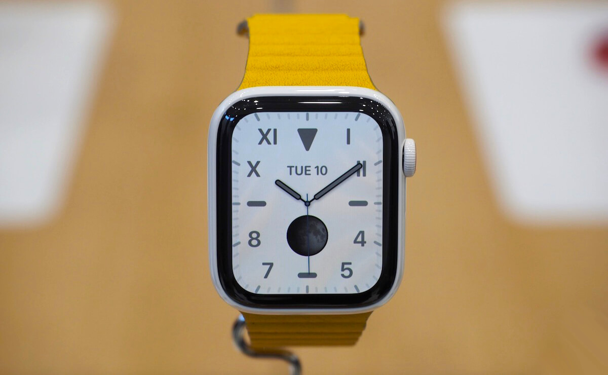 النموذج الأولي أولاً Apple Watch هو مبين في الصورة 28
