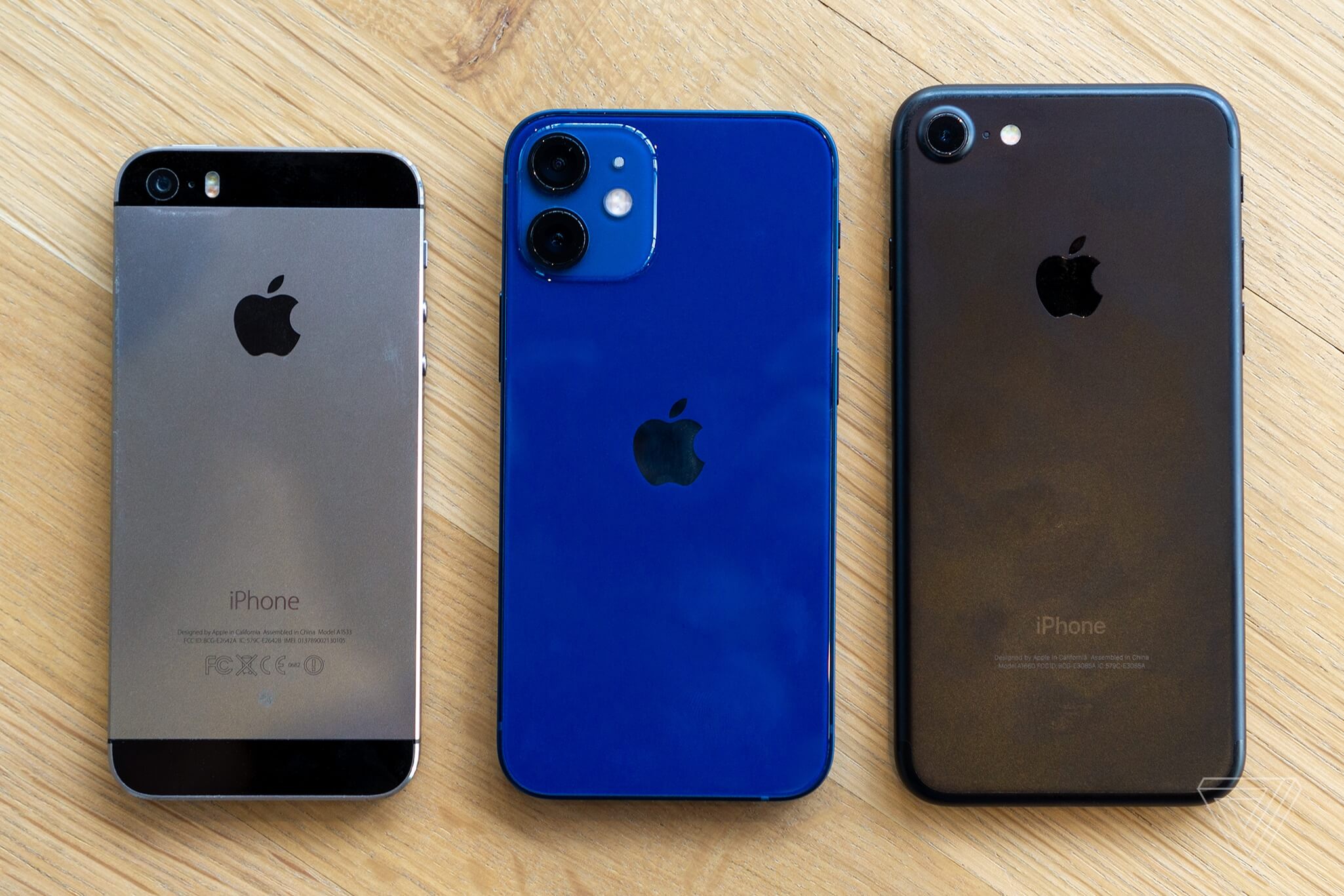iPhone 12 mini и iPhone 12 Pro Max сравнили с другими смартфонами