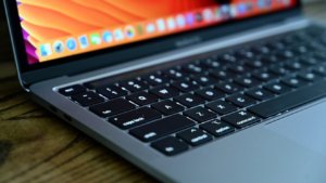 Apple бесплатно заменит аккумуляторы на некоторых MacBook Pro